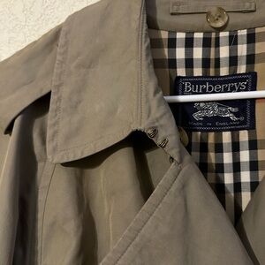 Authentic Burberry trench coat Sz 40